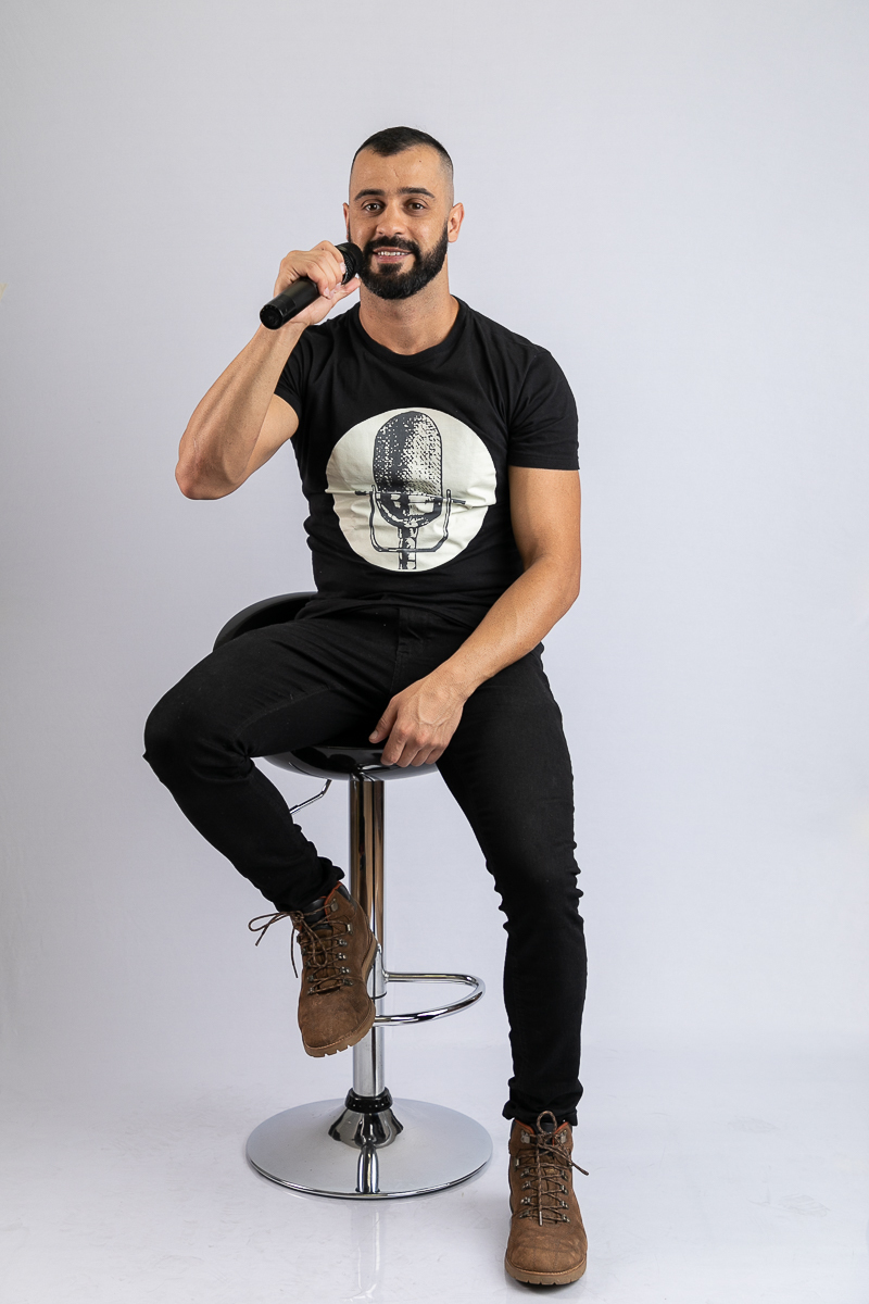 cantor-mineiro-cantor-sertanejo-em-barbacena-piseiro-moda-de-viola-boa-cantor-de-barzinho-barbacena-rafael-rivelli-show-de-piseiro-fotografia-profissional-de-cantor-musico-marketing-digital-de-cantor-fotografia-publicitaria-isabela-lobato-fotograria-mg