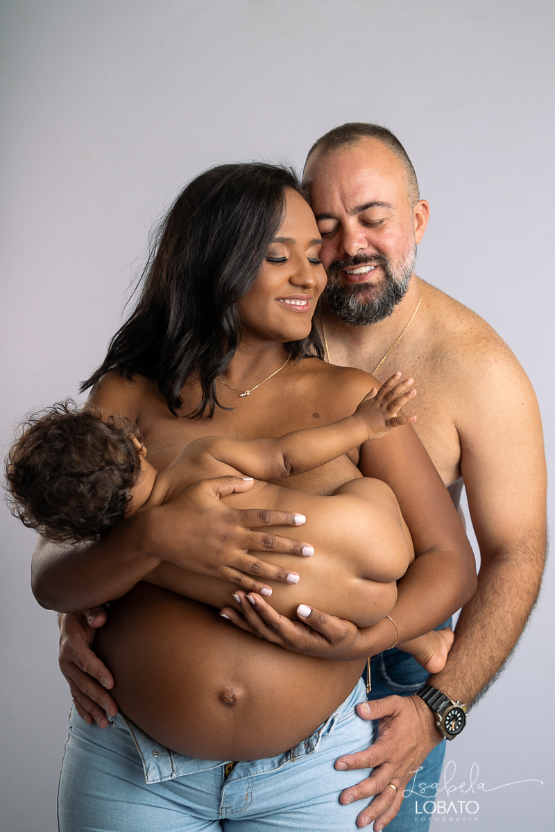 ensaio-fotografico-gestante-em-estudio-fotografia-de-gravida-ensaio-feminino-gestante-ensaio-gestante-nu-fotografa-de-gestante-em-minas-gerais-melhor-fotografa-de-barbacena-mg-estudio-fotografico-em-barbacena-amamentacao-estudio-isabela-lobato-fotografia