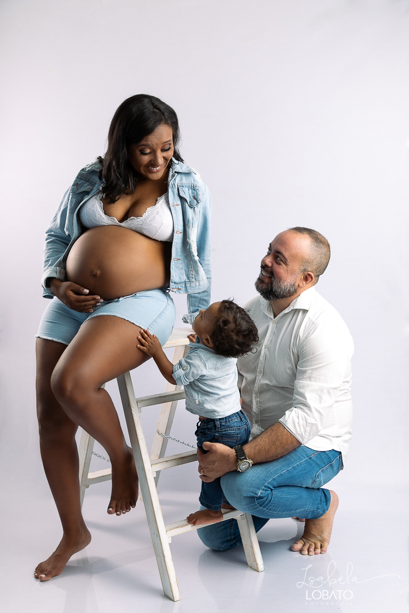 ensaio-fotografico-gestante-em-estudio-fotografia-de-gravida-ensaio-feminino-gestante-ensaio-gestante-nu-fotografa-de-gestante-em-minas-gerais-melhor-fotografa-de-barbacena-mg-estudio-fotografico-em-barbacena-amamentacao-estudio-isabela-lobato-fotografia