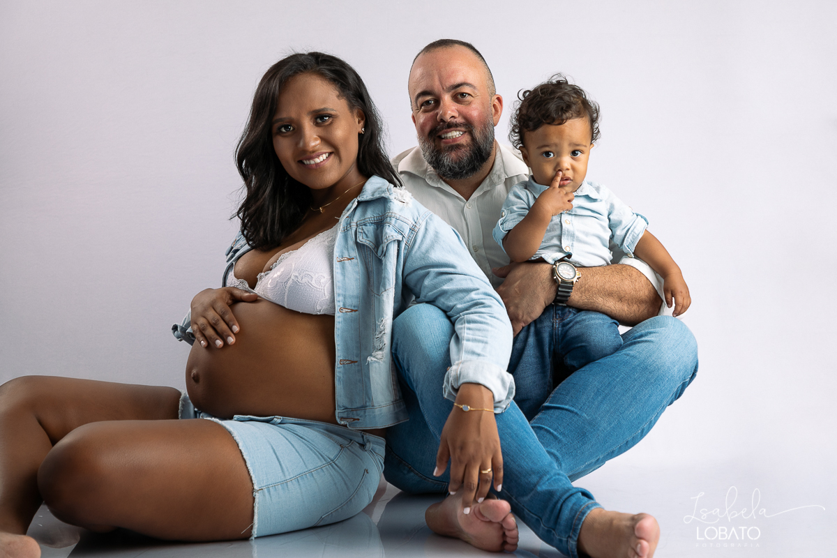 ensaio-fotografico-gestante-em-estudio-fotografia-de-gravida-ensaio-feminino-gestante-ensaio-gestante-nu-fotografa-de-gestante-em-minas-gerais-melhor-fotografa-de-barbacena-mg-estudio-fotografico-em-barbacena-amamentacao-estudio-isabela-lobato-fotografia