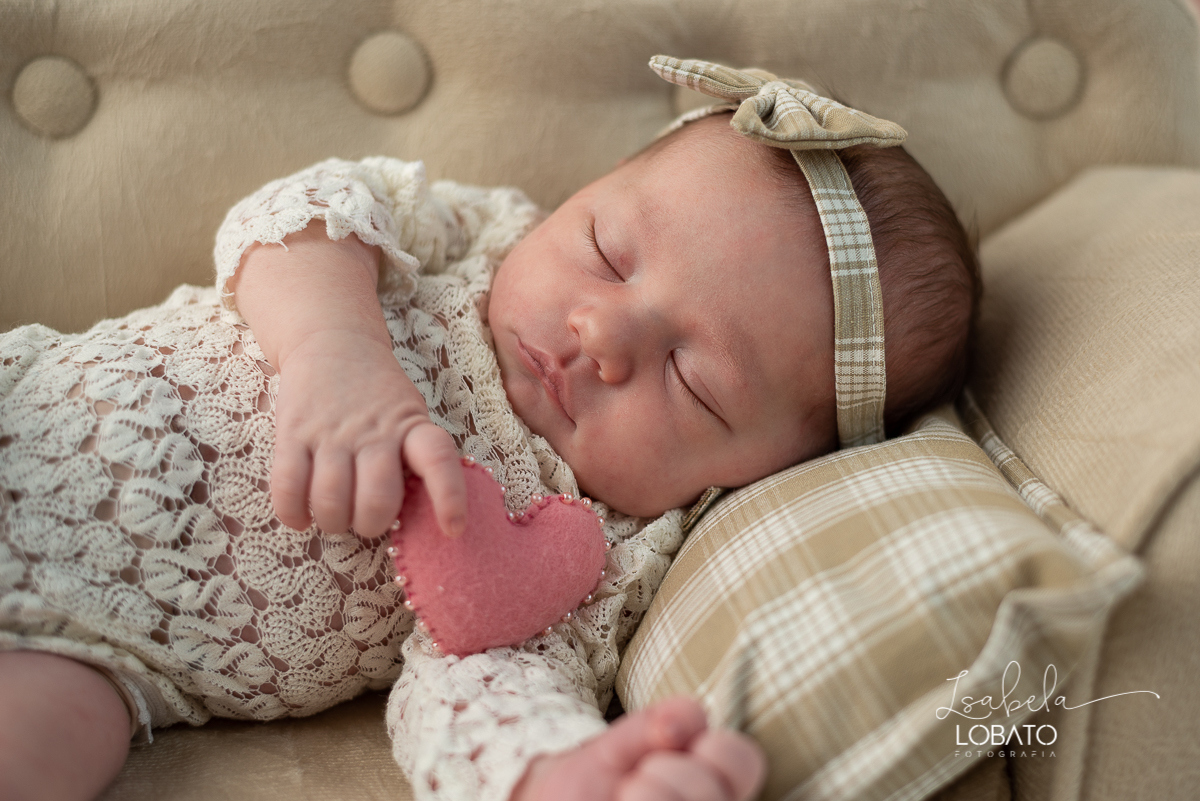 fotografia-de-recem-nascido-fotos-de-bebe-ensaio-fotografico-newborn-fotografa-especializada-em-newborn-em-mg-fotografa-de-bebes-em-barbacena-roupas-para-newborn-props-newborn-fundo-fotografico-newborn-estudio-fotografico-em-barbacena-isabela-lobato-fotos