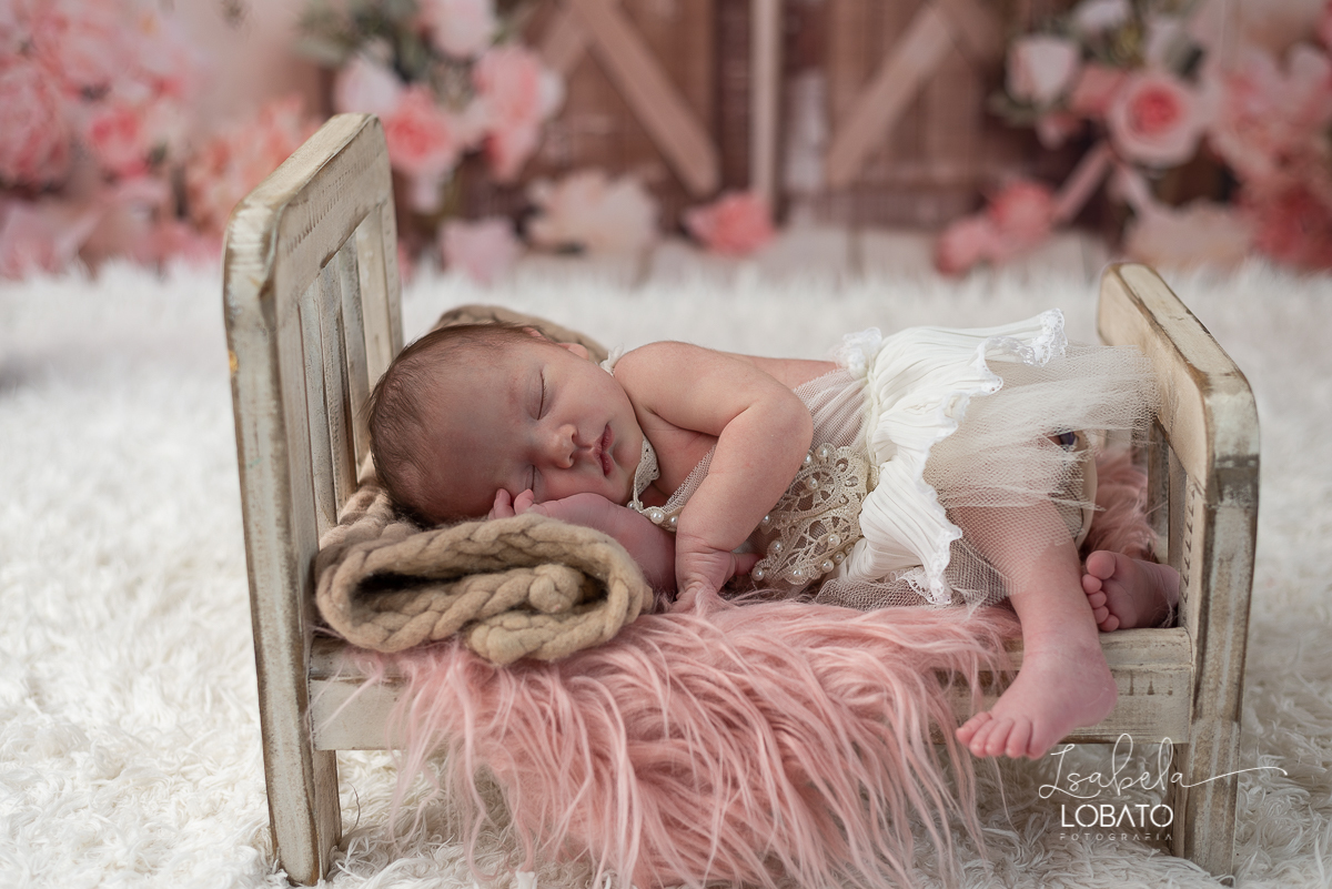 fotografia-de-recem-nascido-fotos-de-bebe-ensaio-fotografico-newborn-fotografa-especializada-em-newborn-em-mg-fotografa-de-bebes-em-barbacena-roupas-para-newborn-props-newborn-fundo-fotografico-newborn-estudio-fotografico-em-barbacena-isabela-lobato-fotos