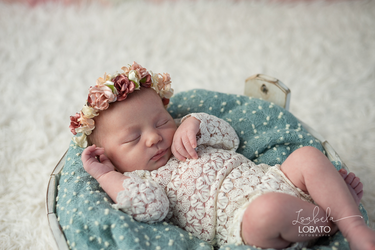 fotografia-de-recem-nascido-fotos-de-bebe-ensaio-fotografico-newborn-fotografa-especializada-em-newborn-em-mg-fotografa-de-bebes-em-barbacena-roupas-para-newborn-props-newborn-fundo-fotografico-newborn-estudio-fotografico-em-barbacena-isabela-lobato-fotos
