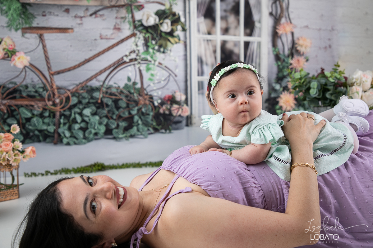 amor-de-mae-dia-das-maes-ensaio-fotografico-dia-das-maes-mamae-amor-mais-sublime-fotografia-de-mae-fundo-fotografico-dia-das-maes-ensaio-das-maes-dia-das-maes-2022-estudio-fotografico-em-barbacena-melhor-fotografa-de-barbacena-iluminacao-de-estudio-ilca