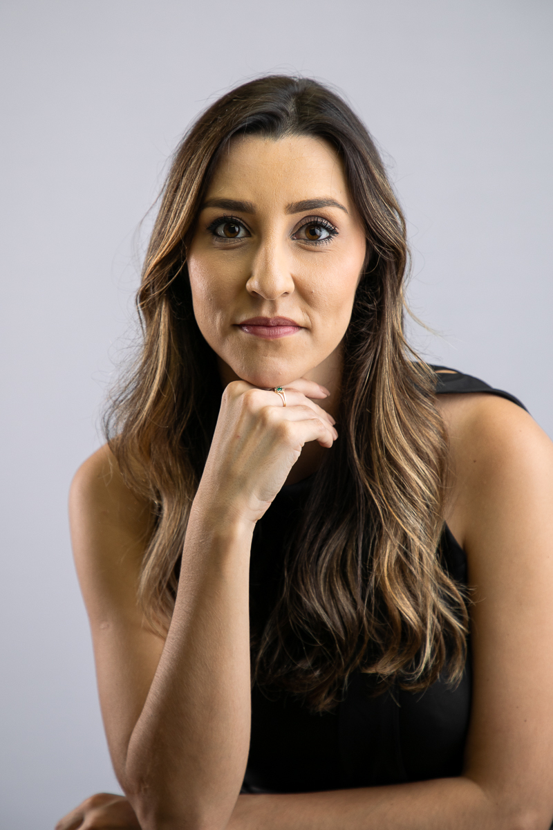 foto-publicitaria-medica-mkt-de-medico-guia-de-medicos-em-barbacena-dra-bruna-magalhaes-clinica-medica-medicina-integrativa-fotografa-profissional-em-barbacena-estudio-fotografico-em-barbacena-isabela-lobato-fotografia