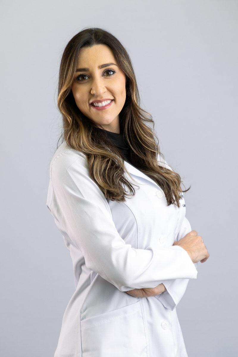 foto-publicitaria-medica-mkt-de-medico-guia-de-medicos-em-barbacena-dra-bruna-magalhaes-clinica-medica-medicina-integrativa-fotografa-profissional-em-barbacena-estudio-fotografico-em-barbacena-isabela-lobato-fotografia