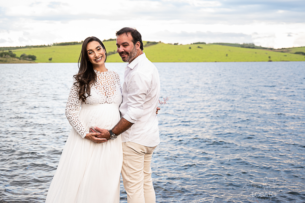 ensaio-gestante-externo-ensaio-gestante-represa-de-camargos-mg-vestido-de-gestante-mae-de-tres-fotografa-especializada-em-gestante-em-mg-condominio-balneario-riviera-rancho-em-camargos-melhor-fotografo-em-barbacena-isabela-lobato-fotografia-estudio-fotos