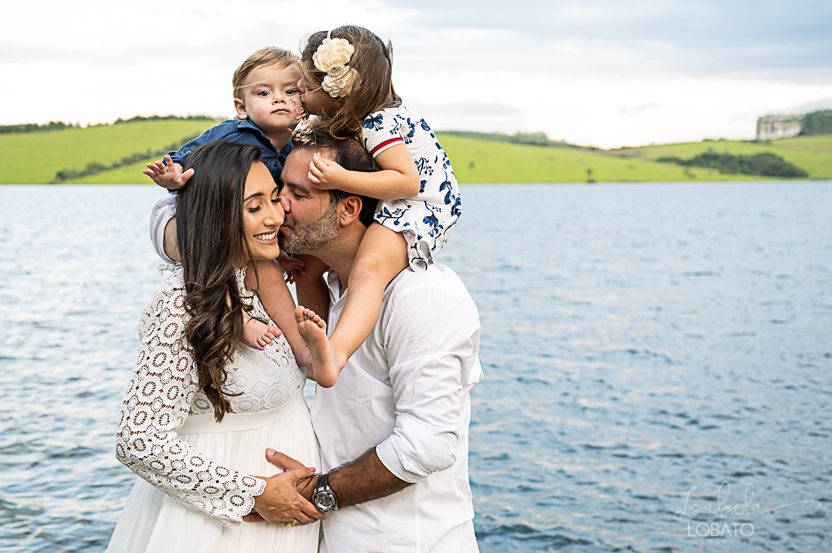 ensaio-gestante-externo-ensaio-gestante-represa-de-camargos-mg-vestido-de-gestante-mae-de-tres-fotografa-especializada-em-gestante-em-mg-condominio-balneario-riviera-rancho-em-camargos-melhor-fotografo-em-barbacena-isabela-lobato-fotografia-estudio-fotos