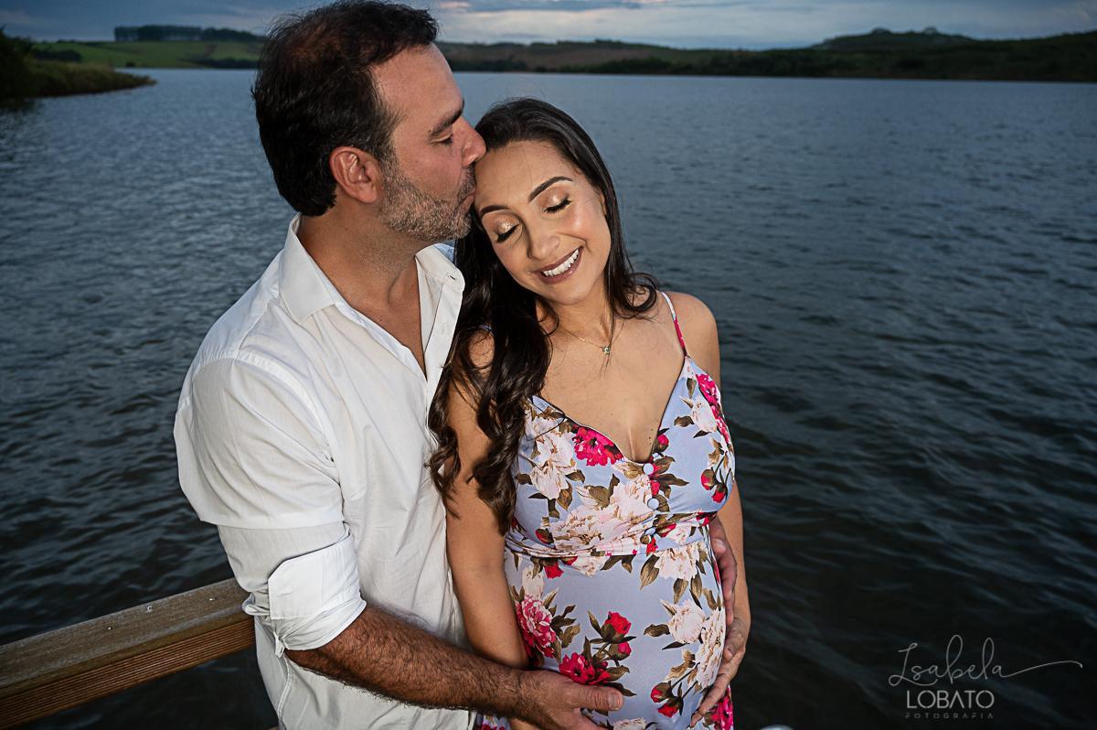 ensaio-gestante-externo-ensaio-gestante-represa-de-camargos-mg-vestido-de-gestante-mae-de-tres-fotografa-especializada-em-gestante-em-mg-condominio-balneario-riviera-rancho-em-camargos-melhor-fotografo-em-barbacena-isabela-lobato-fotografia-estudio-fotos