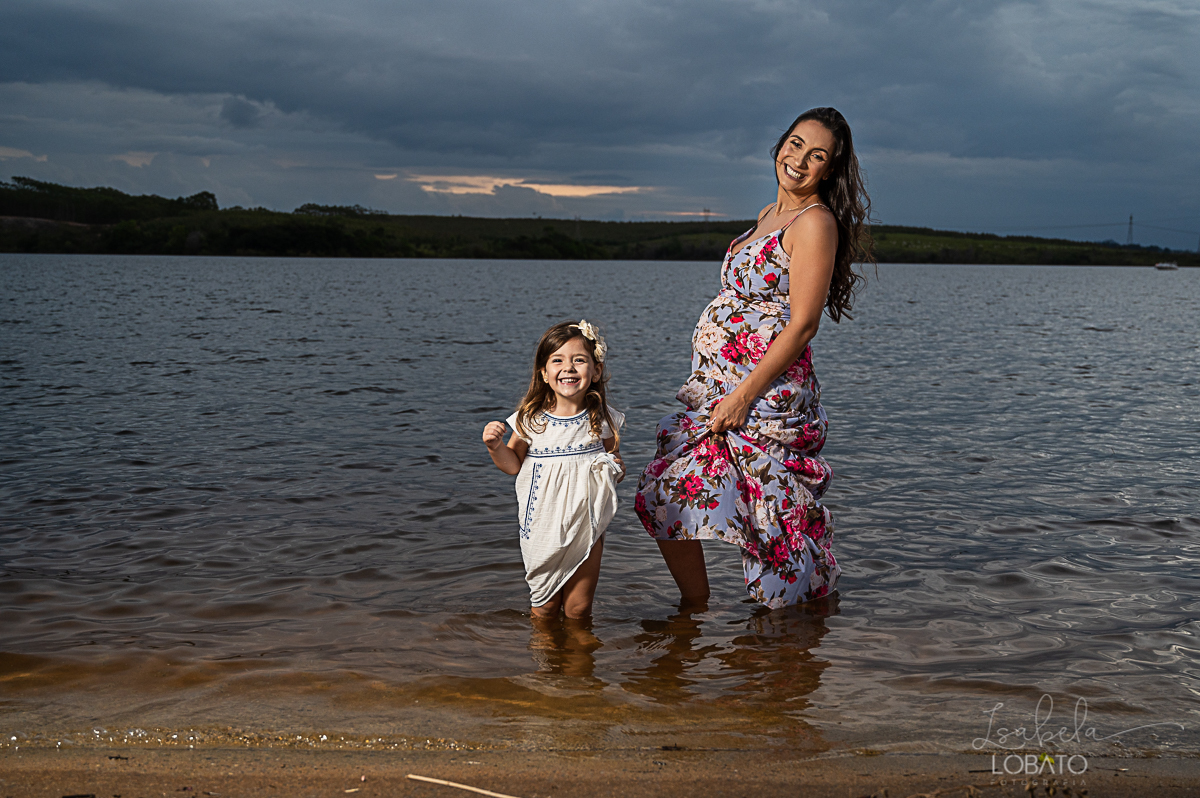 ensaio-gestante-externo-ensaio-gestante-represa-de-camargos-mg-vestido-de-gestante-mae-de-tres-fotografa-especializada-em-gestante-em-mg-condominio-balneario-riviera-rancho-em-camargos-melhor-fotografo-em-barbacena-isabela-lobato-fotografia-estudio-fotos
