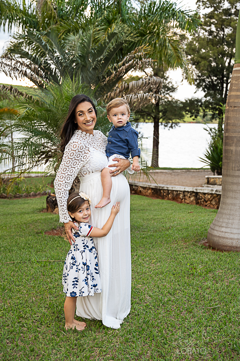 ensaio-gestante-externo-ensaio-gestante-represa-de-camargos-mg-vestido-de-gestante-mae-de-tres-fotografa-especializada-em-gestante-em-mg-condominio-balneario-riviera-rancho-em-camargos-melhor-fotografo-em-barbacena-isabela-lobato-fotografia-estudio-fotos