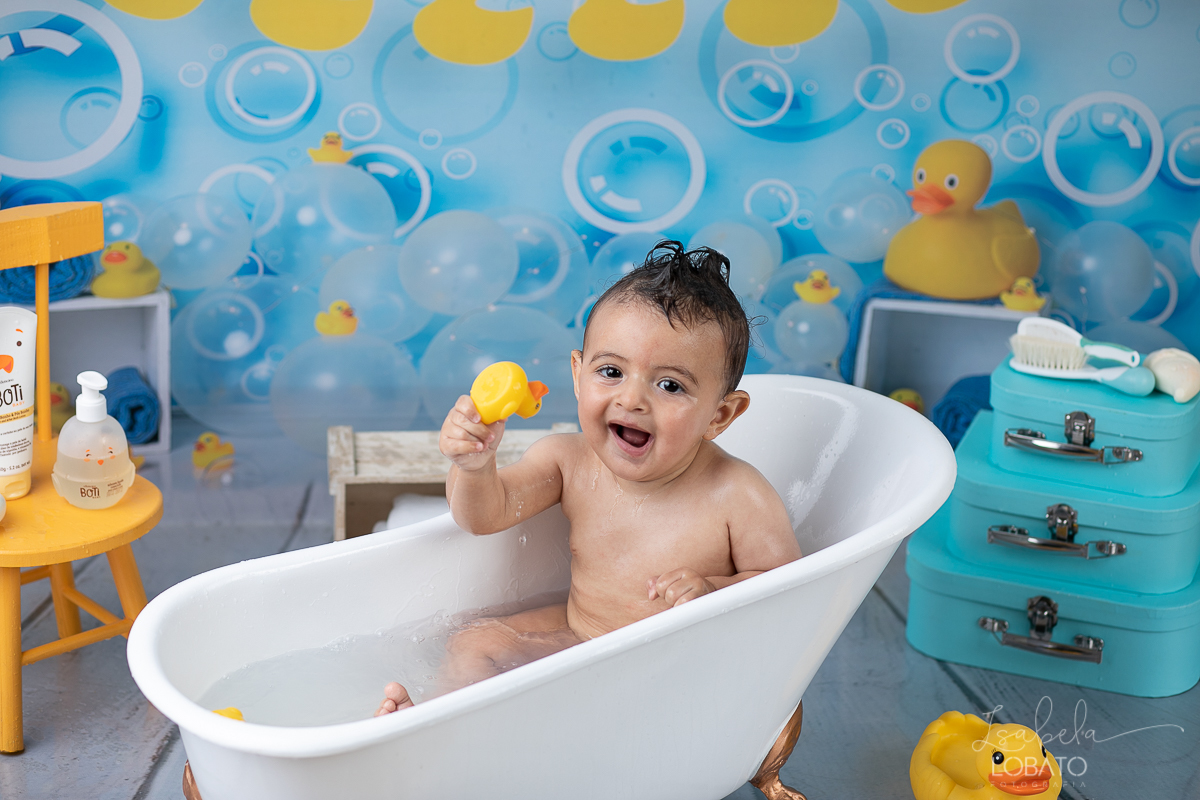 a-hora-do-banho-ensaio-fotografico-splash-baby-fundo-fotografico-de-patinho-amarelinho-bolha-de-sabao-boticario-boti-baby-livro-de-banho-do-bebe-fotografa-especilizada-em-bebes-estudio-fotografico-em-barbacena-isabela-lobato-fotografia