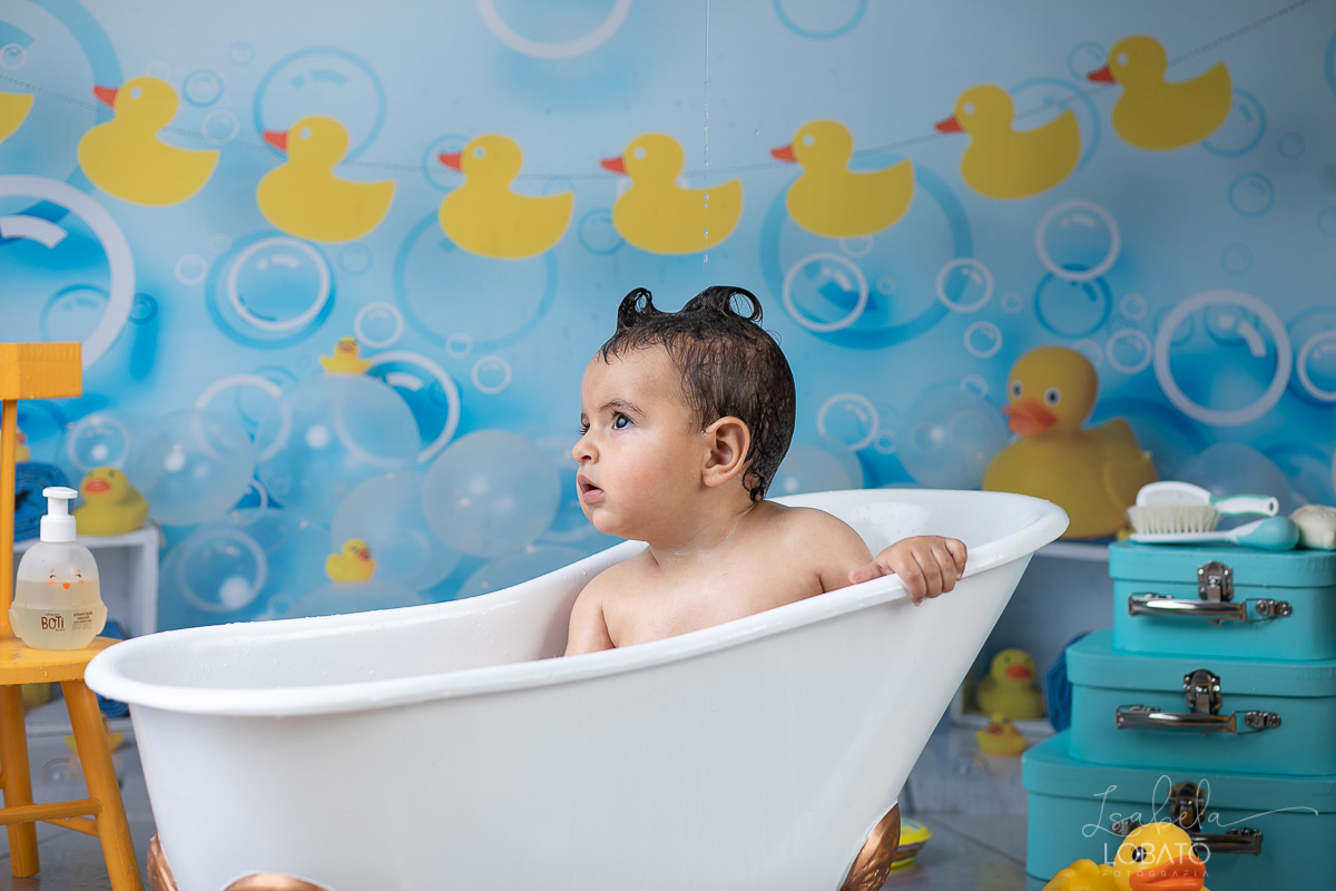 a-hora-do-banho-ensaio-fotografico-splash-baby-fundo-fotografico-de-patinho-amarelinho-bolha-de-sabao-boticario-boti-baby-livro-de-banho-do-bebe-fotografa-especilizada-em-bebes-estudio-fotografico-em-barbacena-isabela-lobato-fotografia