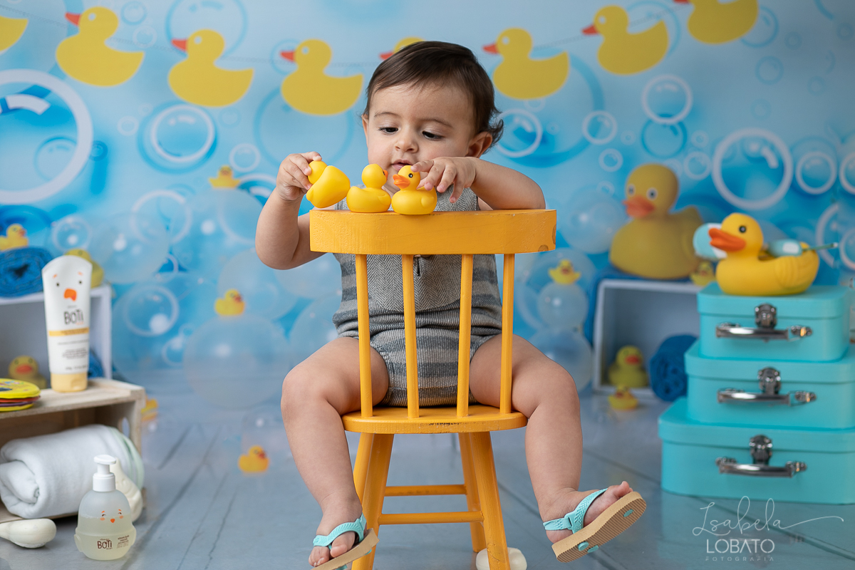 a-hora-do-banho-ensaio-fotografico-splash-baby-fundo-fotografico-de-patinho-amarelinho-bolha-de-sabao-boticario-boti-baby-livro-de-banho-do-bebe-fotografa-especilizada-em-bebes-estudio-fotografico-em-barbacena-isabela-lobato-fotografia