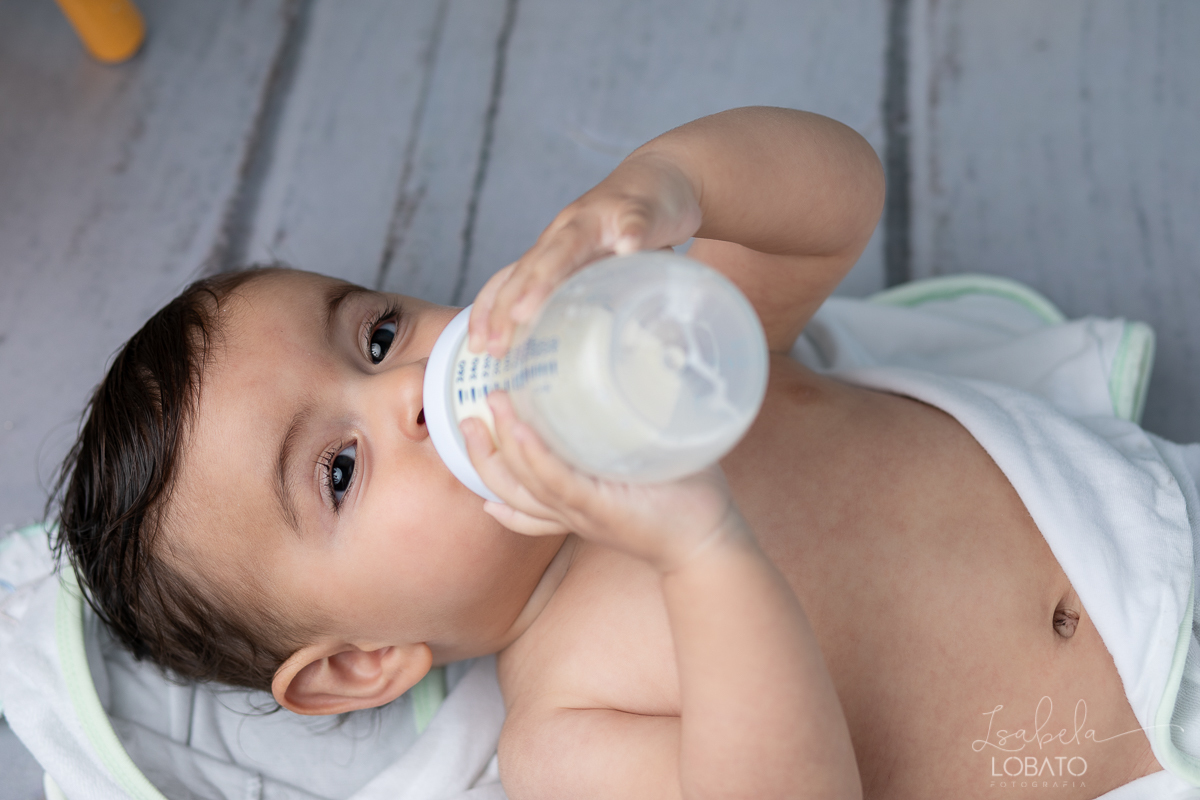 a-hora-do-banho-ensaio-fotografico-splash-baby-fundo-fotografico-de-patinho-amarelinho-bolha-de-sabao-boticario-boti-baby-livro-de-banho-do-bebe-fotografa-especilizada-em-bebes-estudio-isabela-lobato-fotografia-mamadeira-avent-petala-philips-formula-nan
