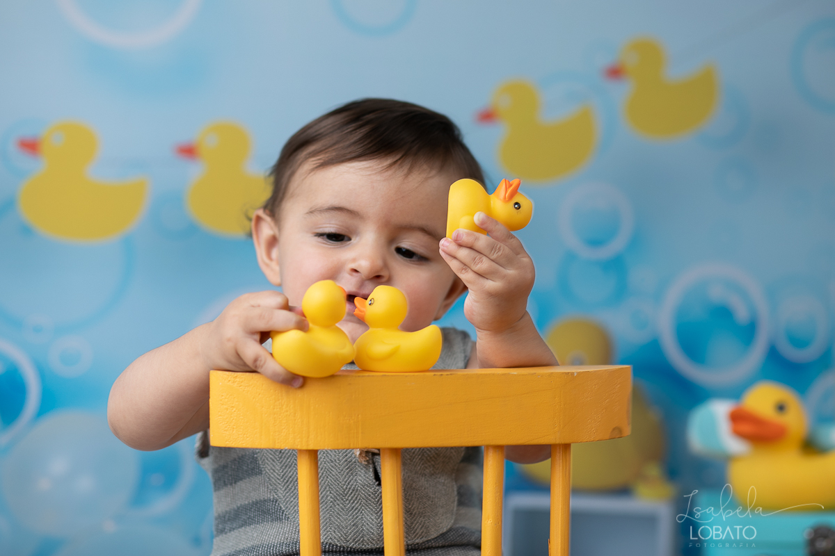 a-hora-do-banho-ensaio-fotografico-splash-baby-fundo-fotografico-de-patinho-amarelinho-bolha-de-sabao-boticario-boti-baby-livro-de-banho-do-bebe-fotografa-especilizada-em-bebes-estudio-fotografico-em-barbacena-isabela-lobato-fotografia