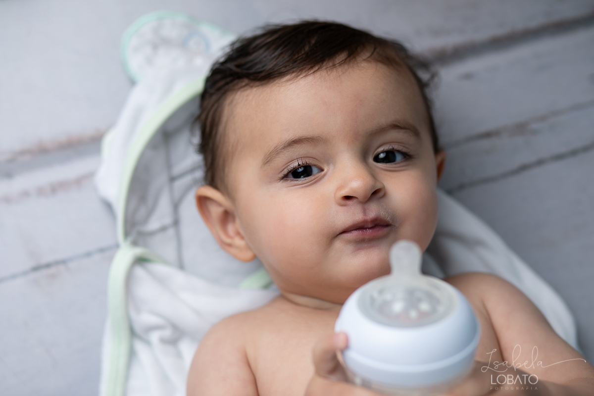 a-hora-do-banho-ensaio-fotografico-splash-baby-fundo-fotografico-de-patinho-amarelinho-bolha-de-sabao-boticario-boti-baby-livro-de-banho-do-bebe-fotografa-especilizada-em-bebes-estudio-isabela-lobato-fotografia-mamadeira-avent-petala-philips-formula-nan