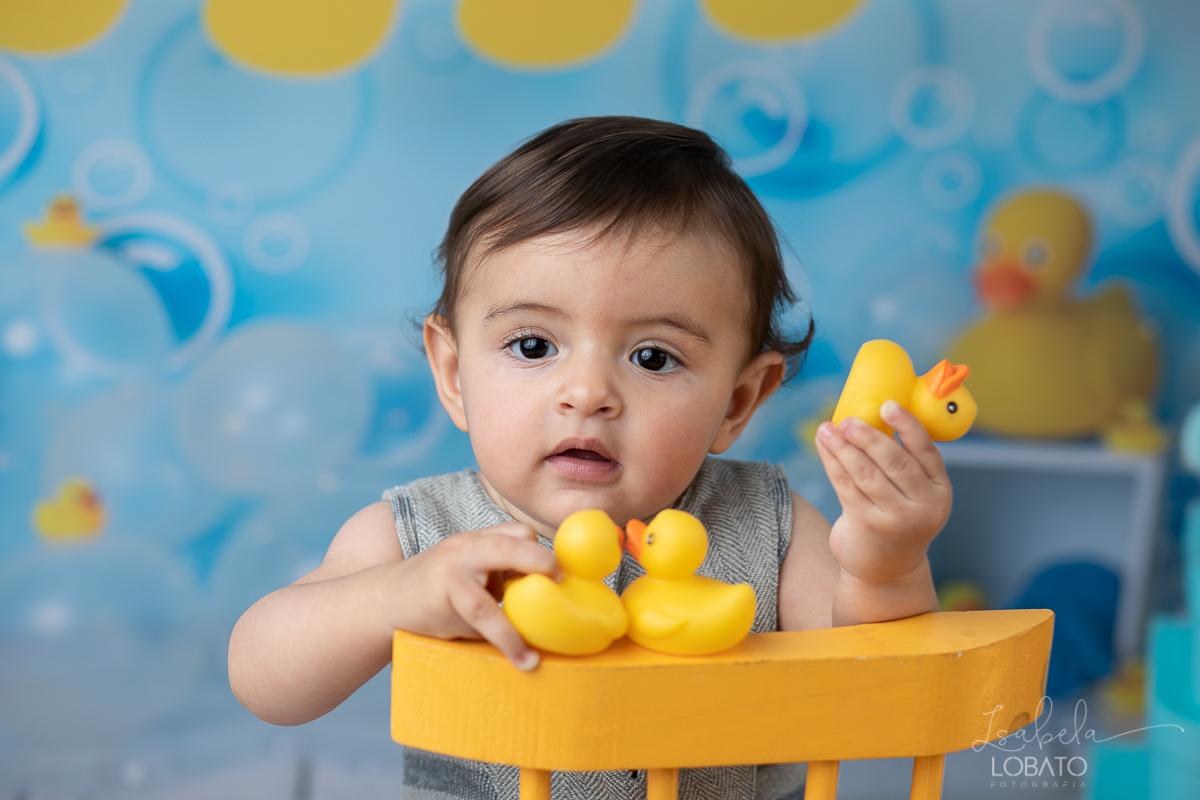 a-hora-do-banho-ensaio-fotografico-splash-baby-fundo-fotografico-de-patinho-amarelinho-bolha-de-sabao-boticario-boti-baby-livro-de-banho-do-bebe-fotografa-especilizada-em-bebes-estudio-fotografico-em-barbacena-isabela-lobato-fotografia