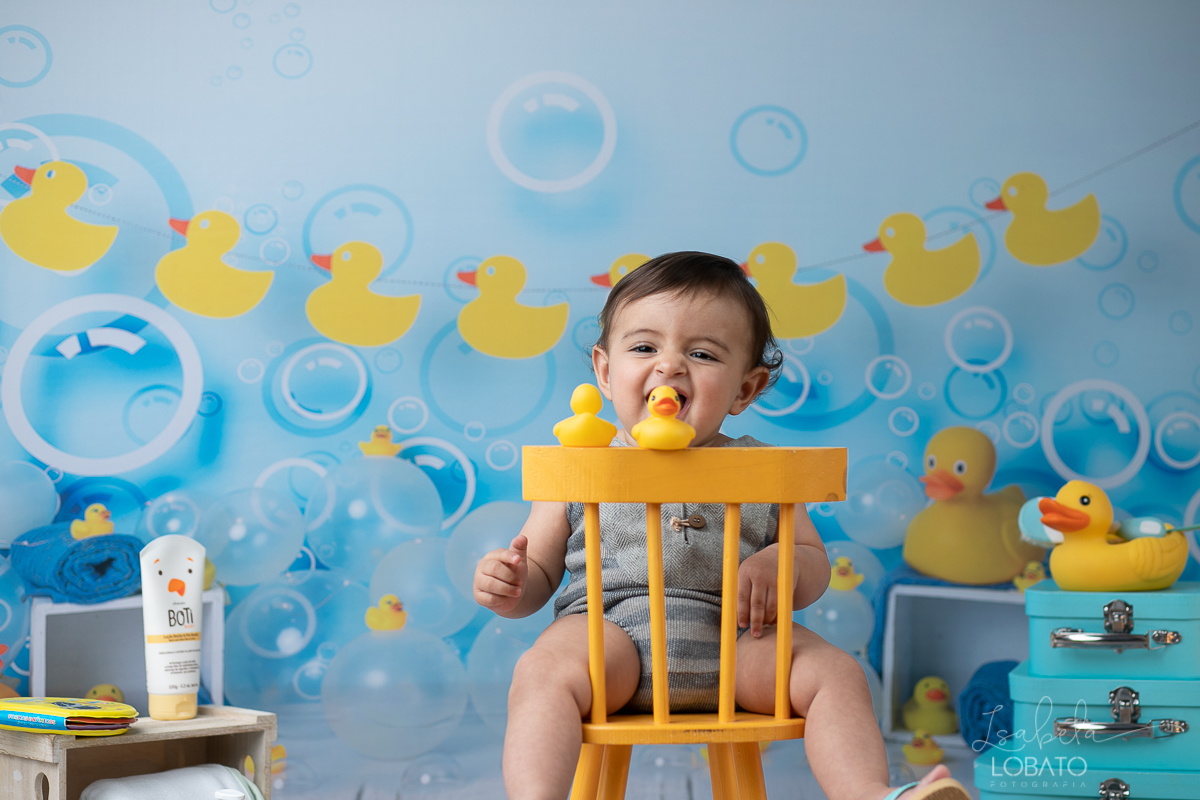 a-hora-do-banho-ensaio-fotografico-splash-baby-fundo-fotografico-de-patinho-amarelinho-bolha-de-sabao-boticario-boti-baby-livro-de-banho-do-bebe-fotografa-especilizada-em-bebes-estudio-fotografico-em-barbacena-isabela-lobato-fotografia
