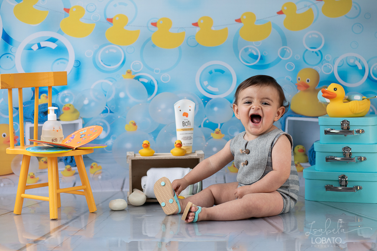 a-hora-do-banho-ensaio-fotografico-splash-baby-fundo-fotografico-de-patinho-amarelinho-bolha-de-sabao-boticario-boti-baby-livro-de-banho-do-bebe-fotografa-especilizada-em-bebes-estudio-fotografico-em-barbacena-isabela-lobato-fotografia