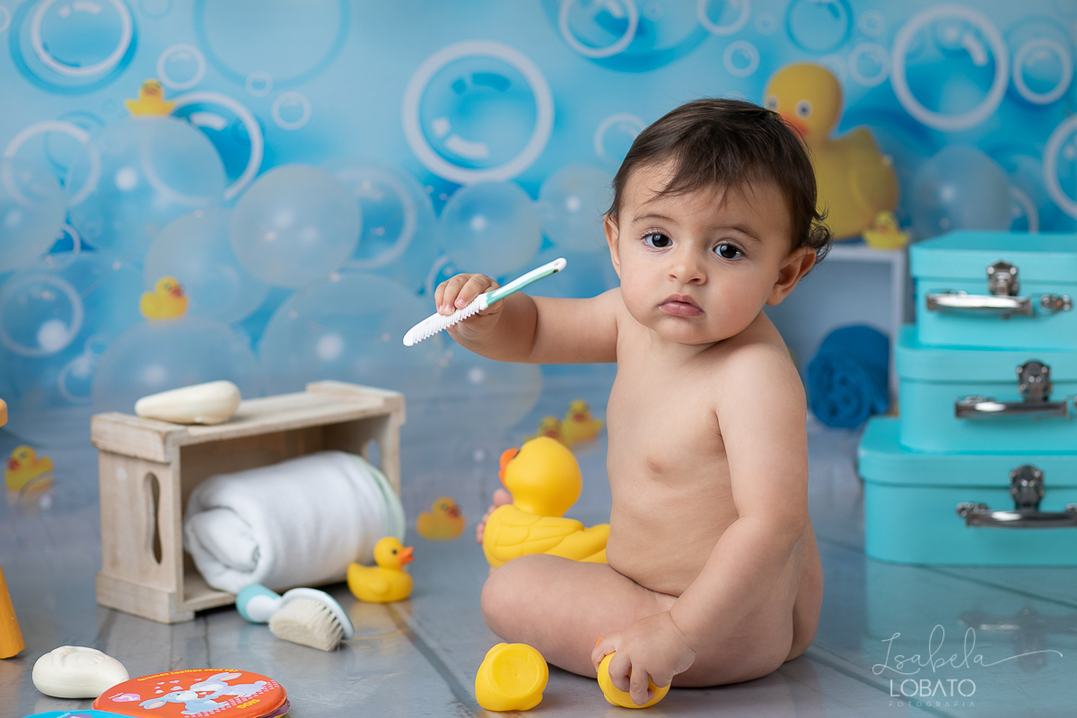 a-hora-do-banho-ensaio-fotografico-splash-baby-fundo-fotografico-de-patinho-amarelinho-bolha-de-sabao-boticario-boti-baby-livro-de-banho-do-bebe-fotografa-especilizada-em-bebes-estudio-fotografico-em-barbacena-isabela-lobato-fotografia