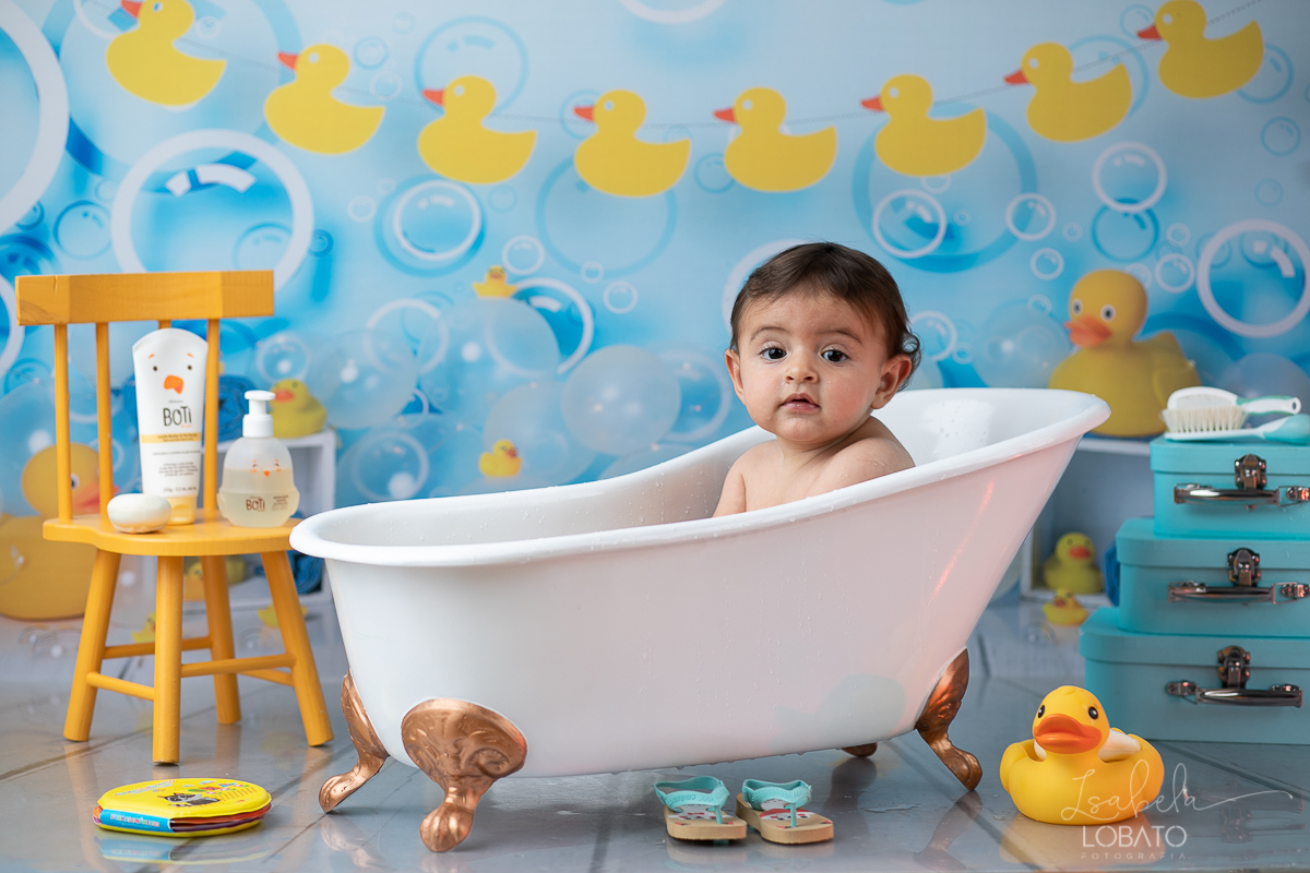 a-hora-do-banho-ensaio-fotografico-splash-baby-fundo-fotografico-de-patinho-amarelinho-bolha-de-sabao-boticario-boti-baby-livro-de-banho-do-bebe-fotografa-especilizada-em-bebes-estudio-fotografico-em-barbacena-isabela-lobato-fotografia