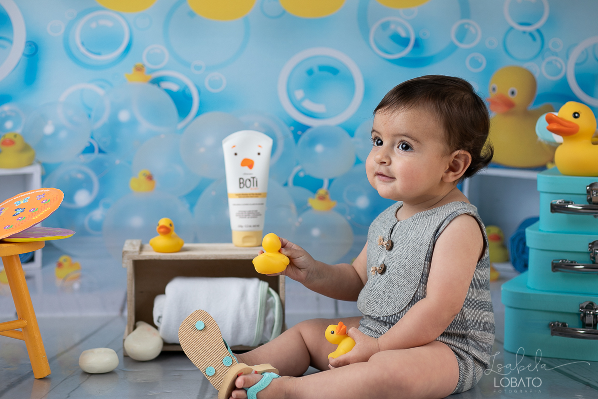a-hora-do-banho-ensaio-fotografico-splash-baby-fundo-fotografico-de-patinho-amarelinho-bolha-de-sabao-boticario-boti-baby-livro-de-banho-do-bebe-fotografa-especilizada-em-bebes-estudio-fotografico-em-barbacena-isabela-lobato-fotografia