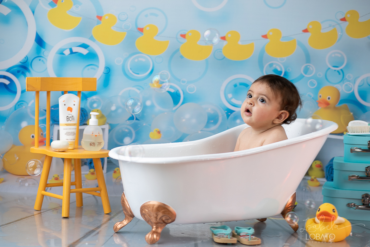 a-hora-do-banho-ensaio-fotografico-splash-baby-fundo-fotografico-de-patinho-amarelinho-bolha-de-sabao-boticario-boti-baby-livro-de-banho-do-bebe-fotografa-especilizada-em-bebes-estudio-fotografico-em-barbacena-isabela-lobato-fotografia