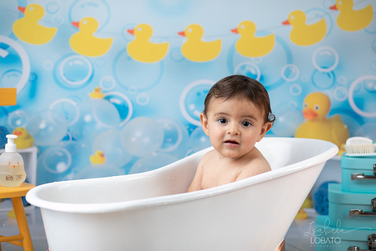a-hora-do-banho-ensaio-fotografico-splash-baby-fundo-fotografico-de-patinho-amarelinho-bolha-de-sabao-boticario-boti-baby-livro-de-banho-do-bebe-fotografa-especilizada-em-bebes-estudio-fotografico-em-barbacena-isabela-lobato-fotografia