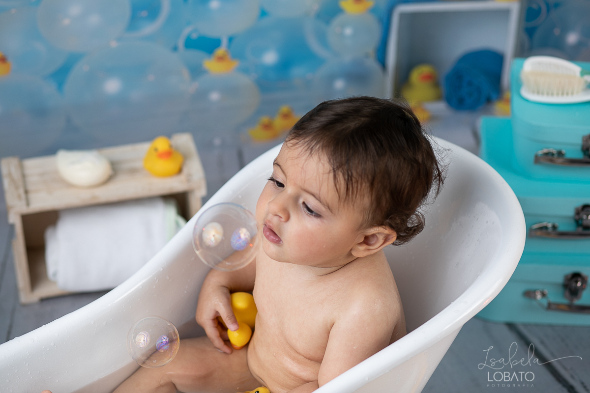 a-hora-do-banho-ensaio-fotografico-splash-baby-fundo-fotografico-de-patinho-amarelinho-bolha-de-sabao-boticario-boti-baby-livro-de-banho-do-bebe-fotografa-especilizada-em-bebes-estudio-fotografico-em-barbacena-isabela-lobato-fotografia