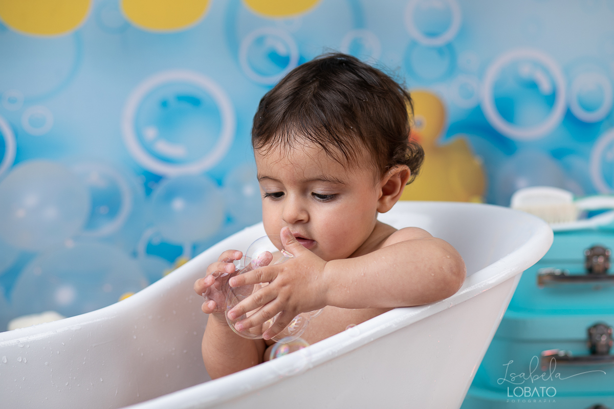 a-hora-do-banho-ensaio-fotografico-splash-baby-fundo-fotografico-de-patinho-amarelinho-bolha-de-sabao-boticario-boti-baby-livro-de-banho-do-bebe-fotografa-especilizada-em-bebes-estudio-fotografico-em-barbacena-isabela-lobato-fotografia