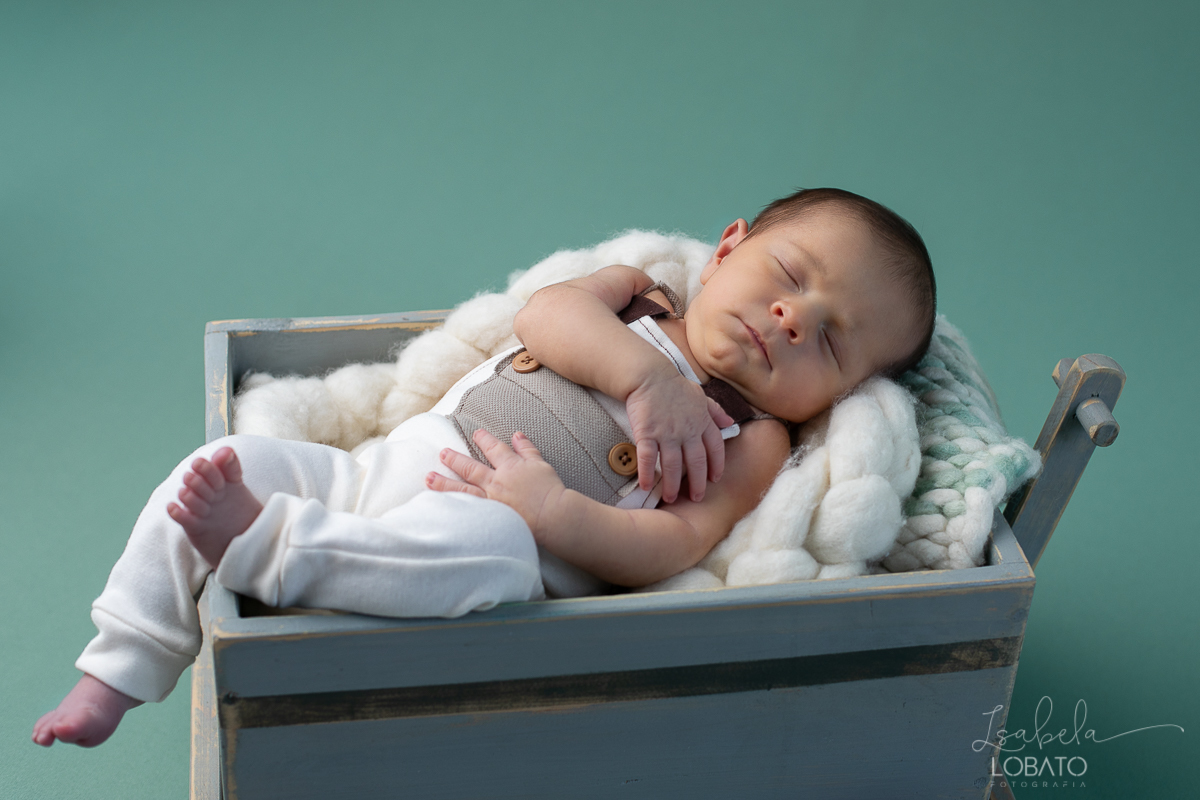 fotografia-newborn-em-barbacena-ensaio-fotografico-de-recem-nascido-newborn-fotografa-especializada-em-recem-nascidos-barbacena-mg-melhor-fotografa-infantil-de-barbacena-e-regiao-isabela-lobato-fotografia-estudio-fotografico-em-barbacena-a-melhor-foto