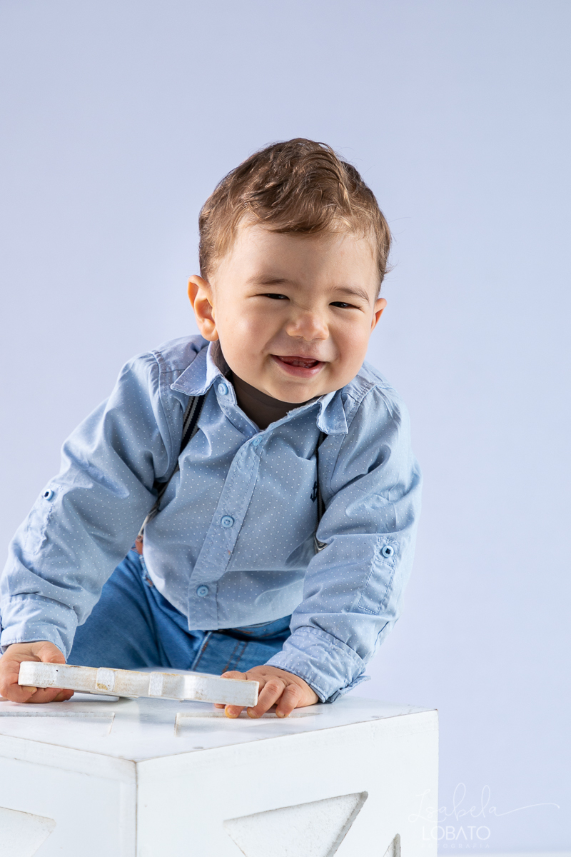 one-ensaio-fotografico-one-baby-ensaio-bebe-um-ano-fases-do-bebe-12-meses-acompanhamento-fotografico-fotografa-especilizada-em-bebes-estudio-fotografico-em-barbacena-isabela-lobato-fotografia-iluminacao-de-estudio-fotografico-ensaio-infantil-prop-fusca
