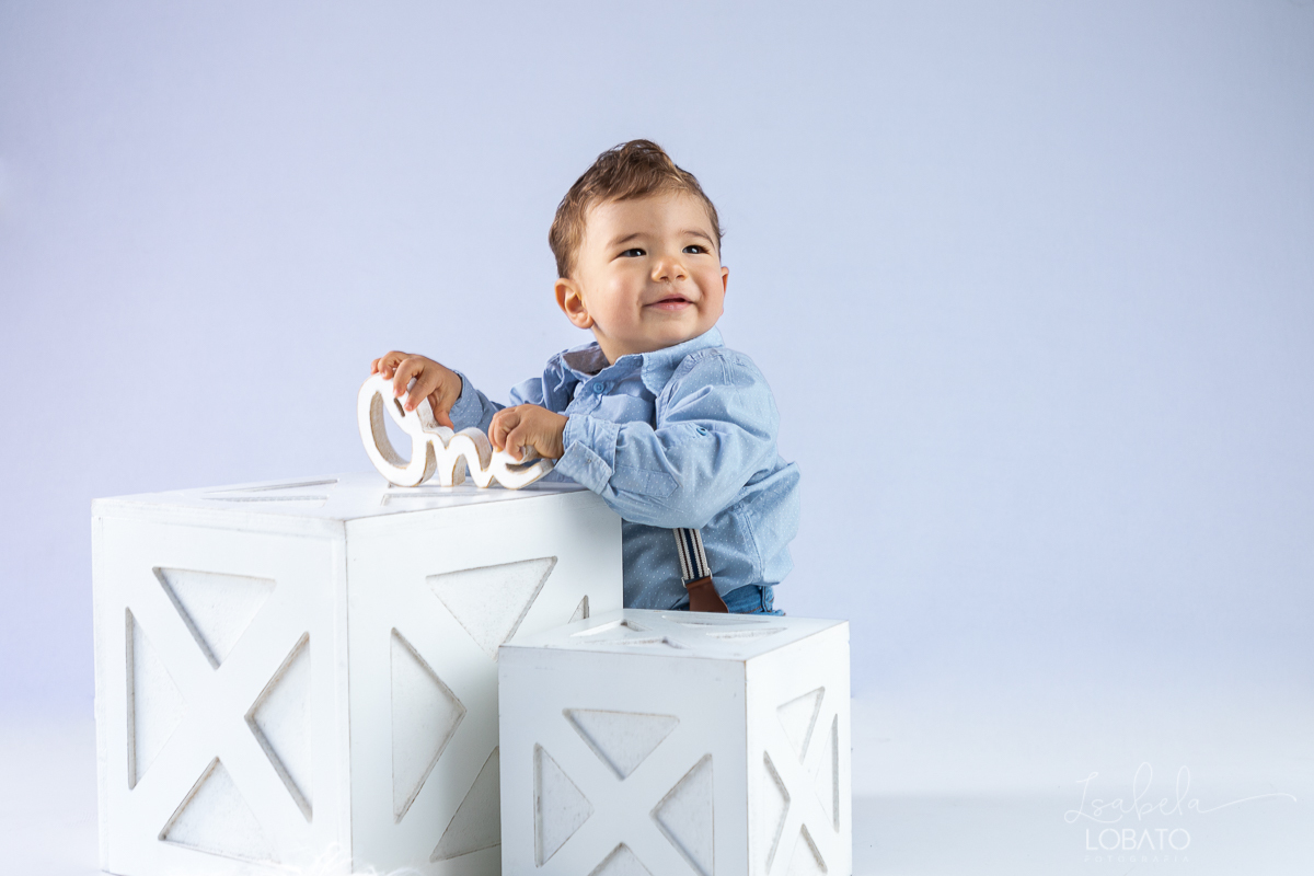 one-ensaio-fotografico-one-baby-ensaio-bebe-um-ano-fases-do-bebe-12-meses-acompanhamento-fotografico-fotografa-especilizada-em-bebes-estudio-fotografico-em-barbacena-isabela-lobato-fotografia-iluminacao-de-estudio-fotografico-ensaio-infantil-prop-fusca