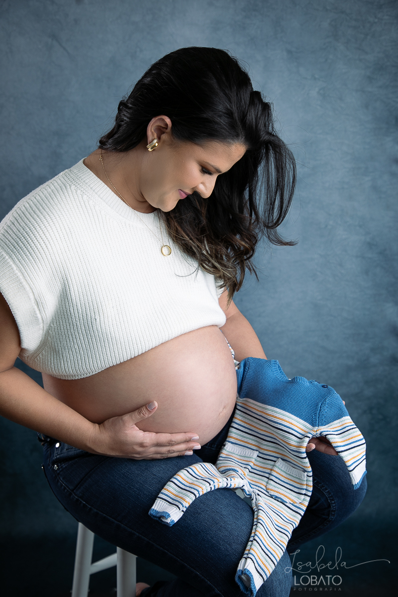 ensaio-de-gestante-pregnant-photography-pregnant-gestante-nove-meses-retratos-de-gestante-irmao-pet-mae-de-pet-fotografo-em-barbacena-promovido-a-irmao-mais-velho-enfermeira-obstetrica-doula-parto-natural-estudio-fotografico-isabela-lobato-fotografia