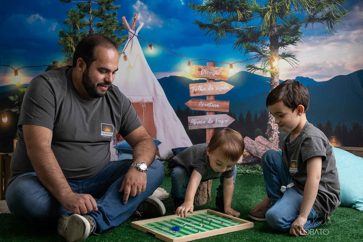 ensaio-fotografico-dia-dos-pais-2022-fundo-fotografico-dia-dos-pais-ideia-de-cenario-para-o-dia-dos-pais-mini-sessao-fotografica-dia-dos-pais-fotografia-de-crianca-em-estudio-fotografa-infantil-em-barbacena-presente-dia-dos-pais-isabela-lobato-fotografia