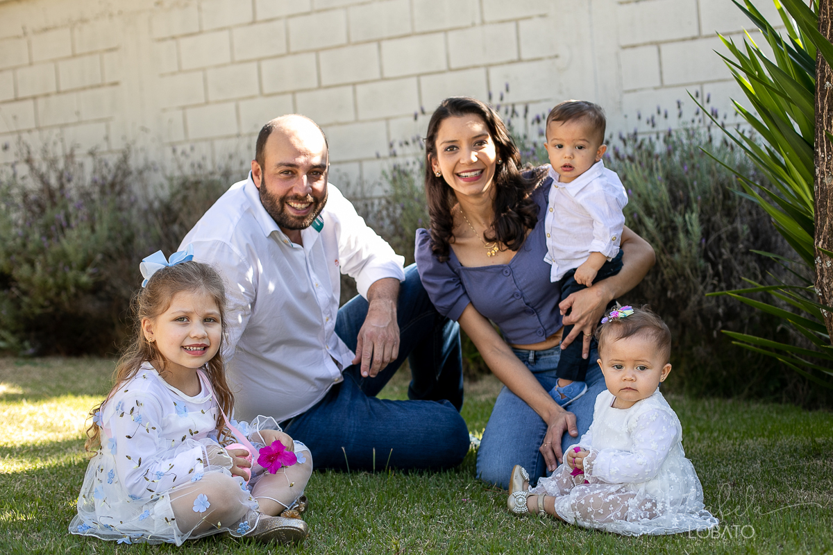 fotografa-de-familia-em-barbacena-isabela-lobato-fotografia-melhor-fotografa-de-barbacena-fotografa-de-bebes-estudio-fotografico-em-barbacena-melhor-fotografa-isabela-lobato-fotografia-ensaio-externo-de-familia-pet-labrador