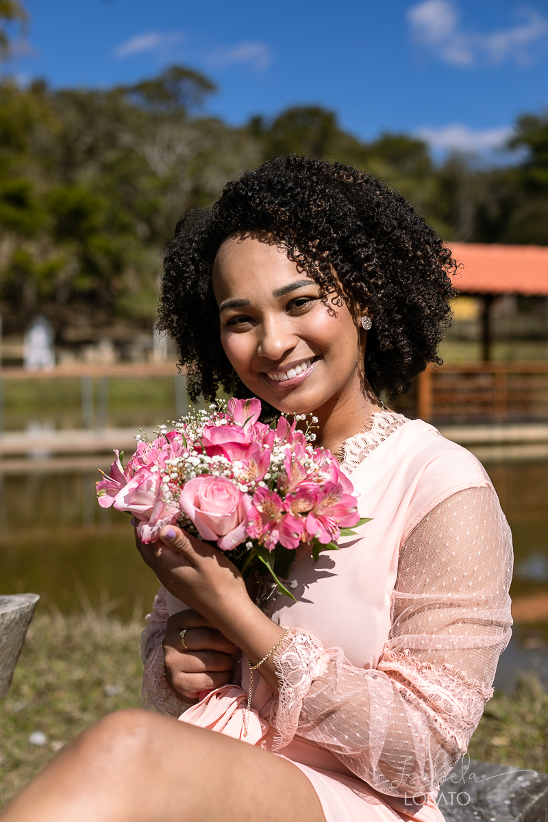 wedding-bodas-de-estanho-10-anos-de-casamento-ensaio-fotografico-em-comemoracao-de-aniversario-de-casamento-buque-de-noiva-renovacao-de-votos-celebrar-o-amor-fazenda-grotao-da-rainha-antonio-carlos-mg-fotografo-em-barbacena-isabela-lobato-estudio-de-foto
