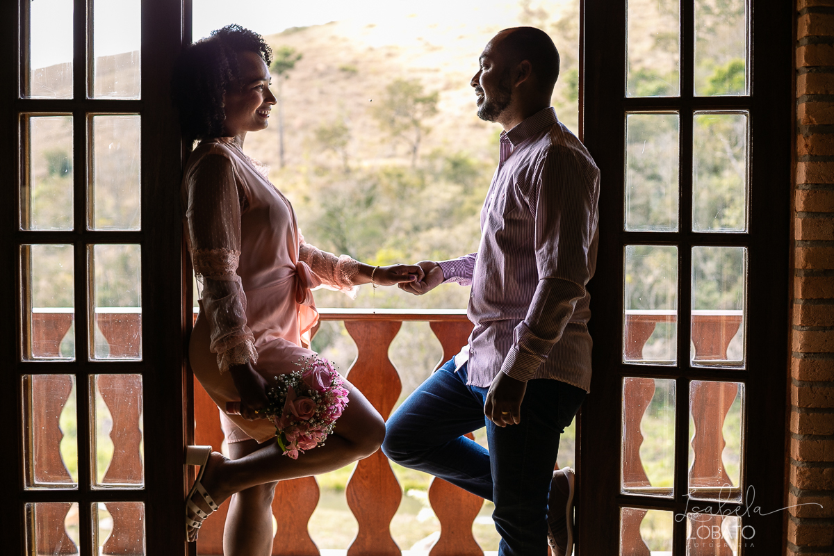 wedding-bodas-de-estanho-10-anos-de-casamento-ensaio-fotografico-em-comemoracao-de-aniversario-de-casamento-buque-de-noiva-renovacao-de-votos-celebrar-o-amor-fazenda-grotao-da-rainha-antonio-carlos-mg-fotografo-em-barbacena-isabela-lobato-estudio-de-foto