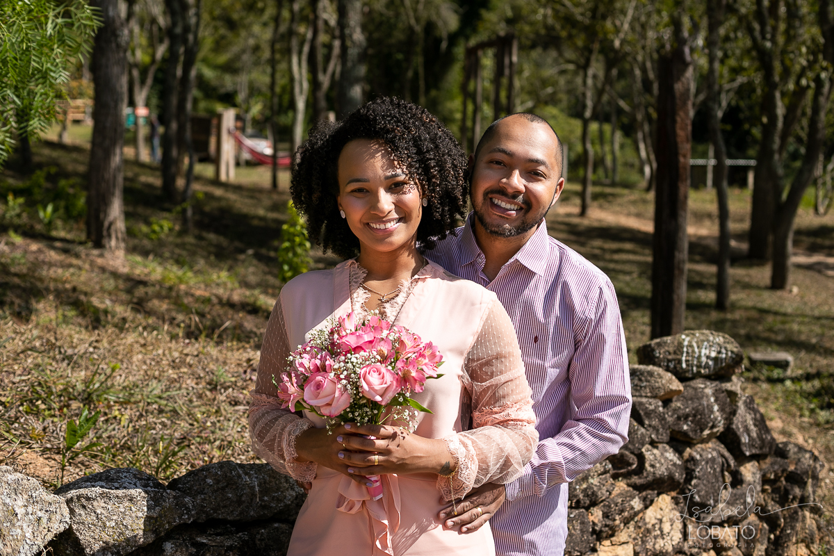 wedding-bodas-de-estanho-10-anos-de-casamento-ensaio-fotografico-em-comemoracao-de-aniversario-de-casamento-buque-de-noiva-renovacao-de-votos-celebrar-o-amor-fazenda-grotao-da-rainha-antonio-carlos-mg-fotografo-em-barbacena-isabela-lobato-estudio-de-foto