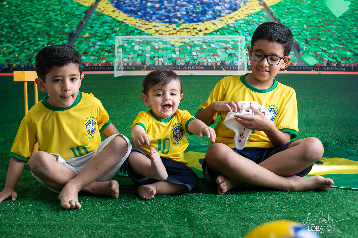 copa-do-mundo-do-catar-copa-do-mundo-2022-selecao-brasileira-hexa-campeao-brasil-vai-ganhar-a-copa-do-mundo-bandeira-do-brasil-cbf-confederacao-brasiliera-de-futebol-ensaio-fotografico-da-copa-do-mundo-torcida-mirim-brasieleira-hexacampeao-brasil-
