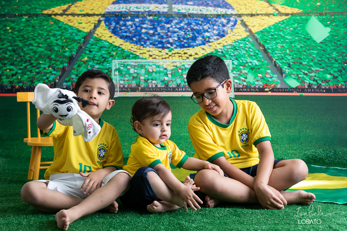 copa-do-mundo-do-catar-copa-do-mundo-2022-selecao-brasileira-hexa-campeao-brasil-vai-ganhar-a-copa-do-mundo-bandeira-do-brasil-cbf-confederacao-brasiliera-de-futebol-ensaio-fotografico-da-copa-do-mundo-torcida-mirim-brasieleira-hexacampeao-brasil-