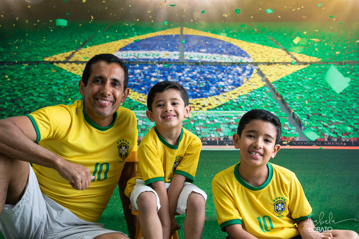 copa-do-mundo-do-catar-copa-do-mundo-2022-selecao-brasileira-hexa-campeao-brasil-vai-ganhar-a-copa-do-mundo-bandeira-do-brasil-cbf-confederacao-brasiliera-de-futebol-ensaio-fotografico-da-copa-do-mundo-torcida-mirim-brasieleira-hexacampeao-brasil-