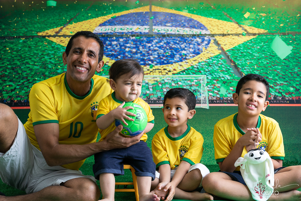 copa-do-mundo-do-catar-copa-do-mundo-2022-selecao-brasileira-hexa-campeao-brasil-vai-ganhar-a-copa-do-mundo-bandeira-do-brasil-cbf-confederacao-brasiliera-de-futebol-ensaio-fotografico-da-copa-do-mundo-torcida-mirim-brasieleira-hexacampeao-brasil-