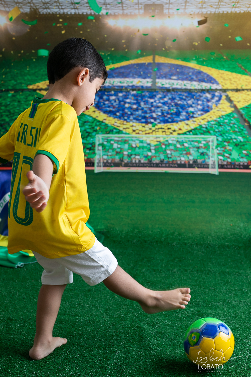 copa-do-mundo-do-catar-copa-do-mundo-2022-selecao-brasileira-hexa-campeao-brasil-vai-ganhar-a-copa-do-mundo-bandeira-do-brasil-cbf-confederacao-brasiliera-de-futebol-ensaio-fotografico-da-copa-do-mundo-torcida-mirim-brasieleira-hexacampeao-brasil-