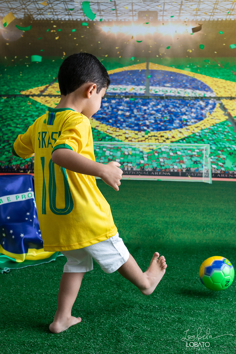 copa-do-mundo-do-catar-copa-do-mundo-2022-selecao-brasileira-hexa-campeao-brasil-vai-ganhar-a-copa-do-mundo-bandeira-do-brasil-cbf-confederacao-brasiliera-de-futebol-ensaio-fotografico-da-copa-do-mundo-torcida-mirim-brasieleira-hexacampeao-brasil-