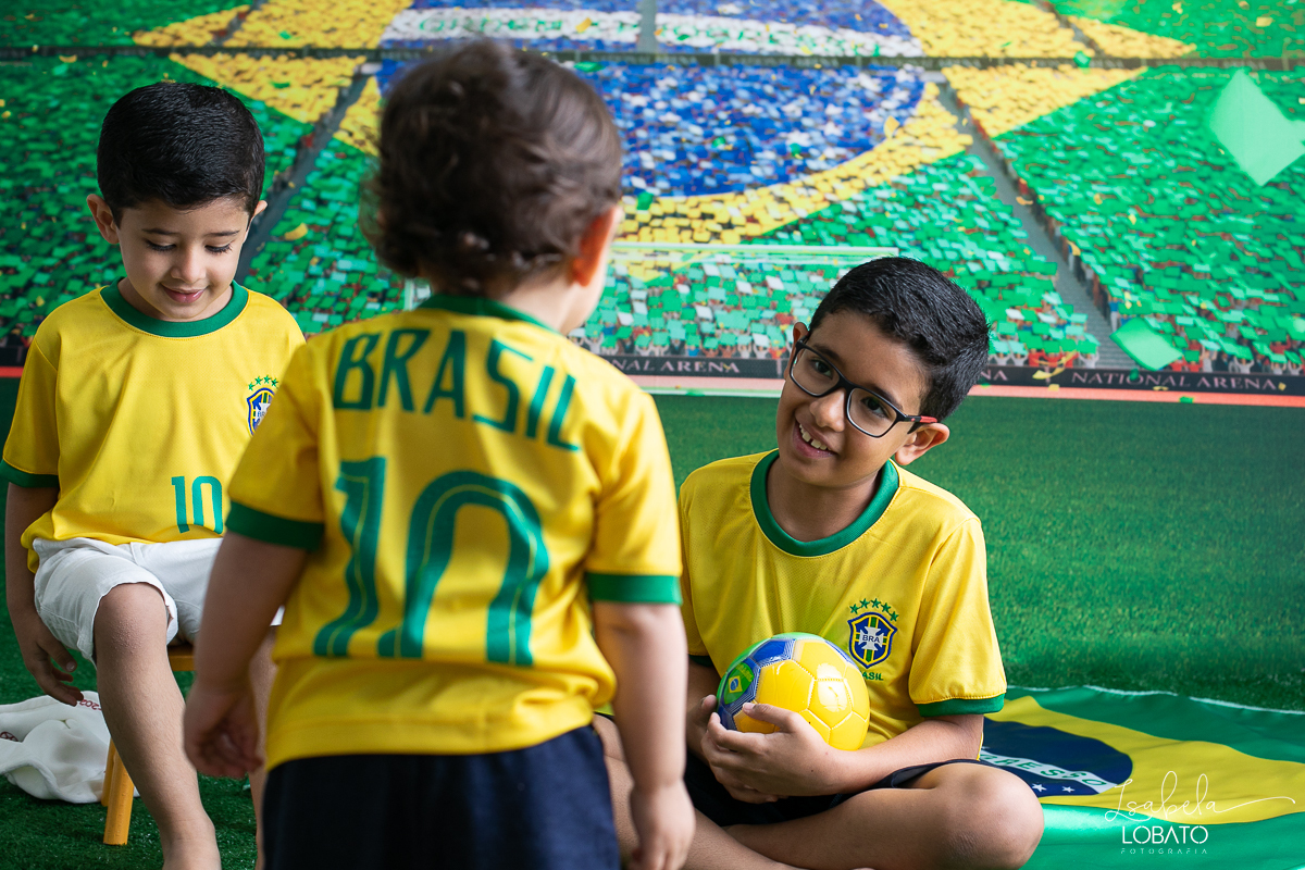 copa-do-mundo-do-catar-copa-do-mundo-2022-selecao-brasileira-hexa-campeao-brasil-vai-ganhar-a-copa-do-mundo-bandeira-do-brasil-cbf-confederacao-brasiliera-de-futebol-ensaio-fotografico-da-copa-do-mundo-torcida-mirim-brasieleira-hexacampeao-brasil-