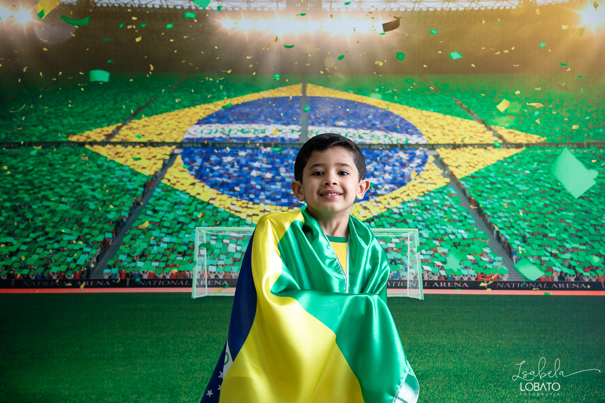 copa-do-mundo-do-catar-copa-do-mundo-2022-selecao-brasileira-hexa-campeao-brasil-vai-ganhar-a-copa-do-mundo-bandeira-do-brasil-cbf-confederacao-brasiliera-de-futebol-ensaio-fotografico-da-copa-do-mundo-torcida-mirim-brasieleira-hexacampeao-brasil-