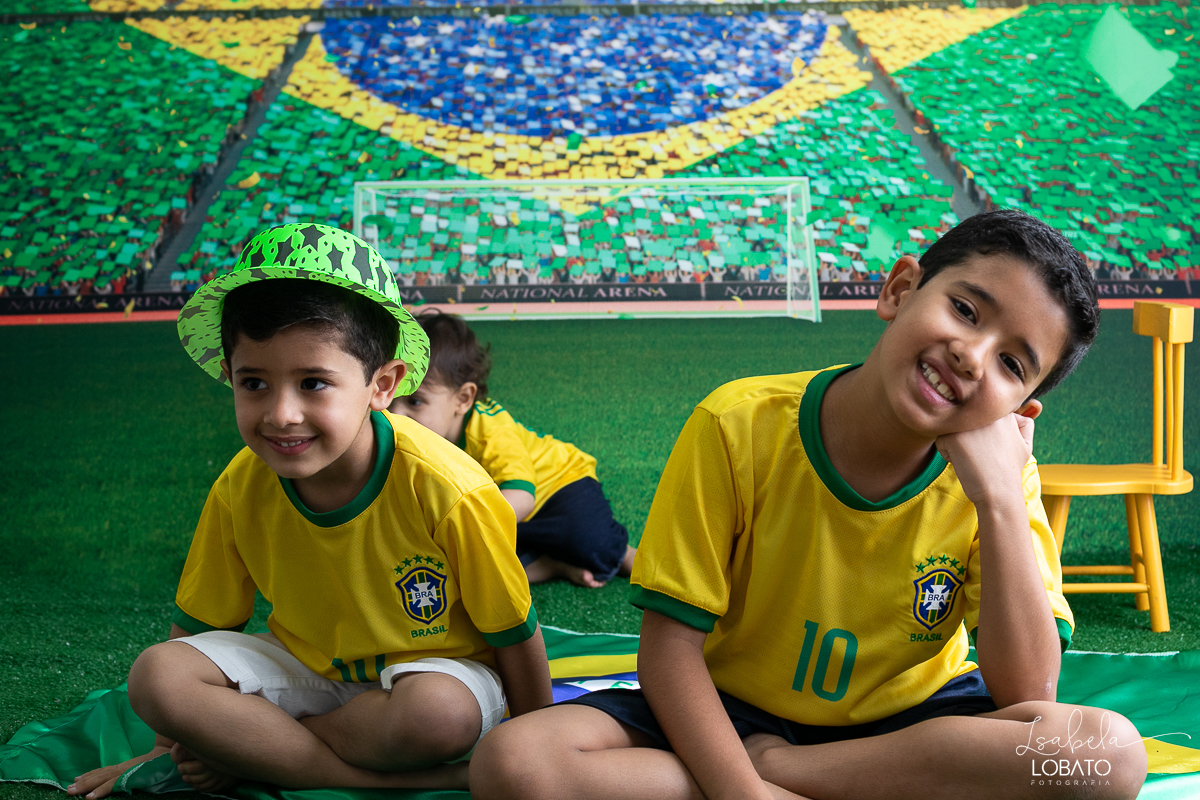 copa-do-mundo-do-catar-copa-do-mundo-2022-selecao-brasileira-hexa-campeao-brasil-vai-ganhar-a-copa-do-mundo-bandeira-do-brasil-cbf-confederacao-brasiliera-de-futebol-ensaio-fotografico-da-copa-do-mundo-torcida-mirim-brasieleira-hexacampeao-brasil-