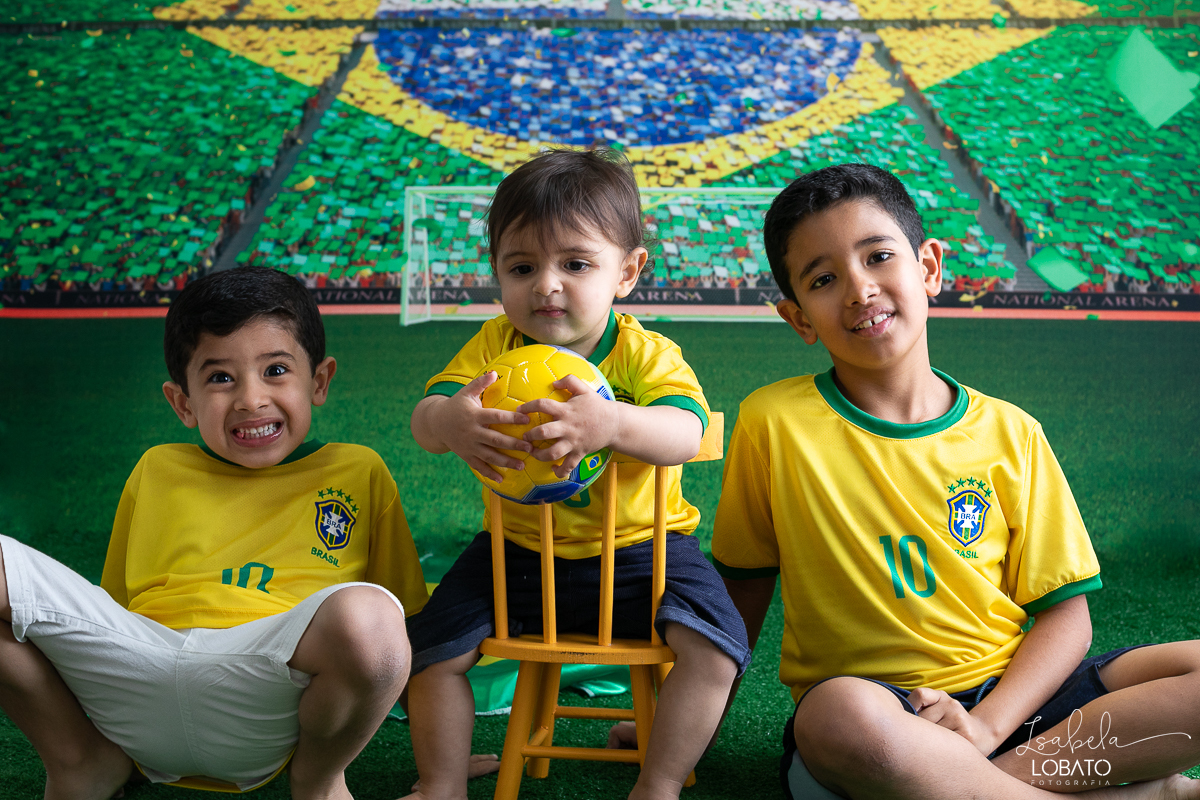 copa-do-mundo-do-catar-copa-do-mundo-2022-selecao-brasileira-hexa-campeao-brasil-vai-ganhar-a-copa-do-mundo-bandeira-do-brasil-cbf-confederacao-brasiliera-de-futebol-ensaio-fotografico-da-copa-do-mundo-torcida-mirim-brasieleira-hexacampeao-brasil-